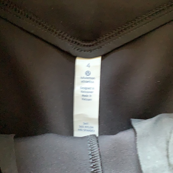 Here to There Hi-Rise Lululemon Crop - Picture 7 of 9